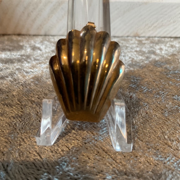 Vintage Gold Clam Shell Scarf or Bead Strand Clip - Picture 2 of 5